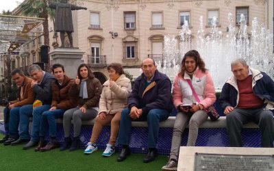 Visita de los residentes de la Residencia de Adultos ‘El Cristo Roto’ a la capital onubense por Navidad