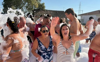 ¡Tarde de espuma y hermandad! Tartessos y Cristo Roto se unen en una refrescante jornada de verano